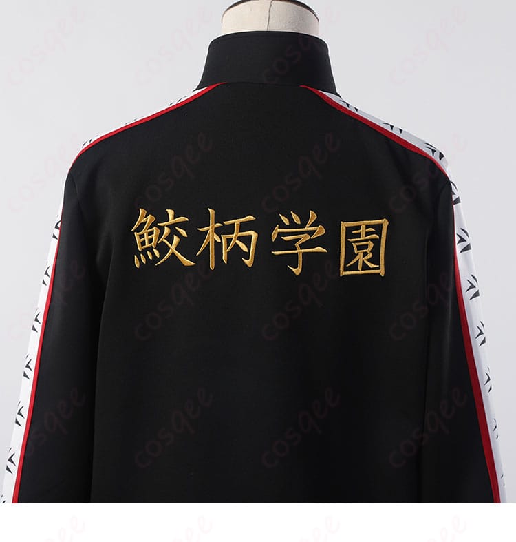 ジャージの背面の装飾部分。背中に施されたデザインが、キャラクターの個性を感じさせます。