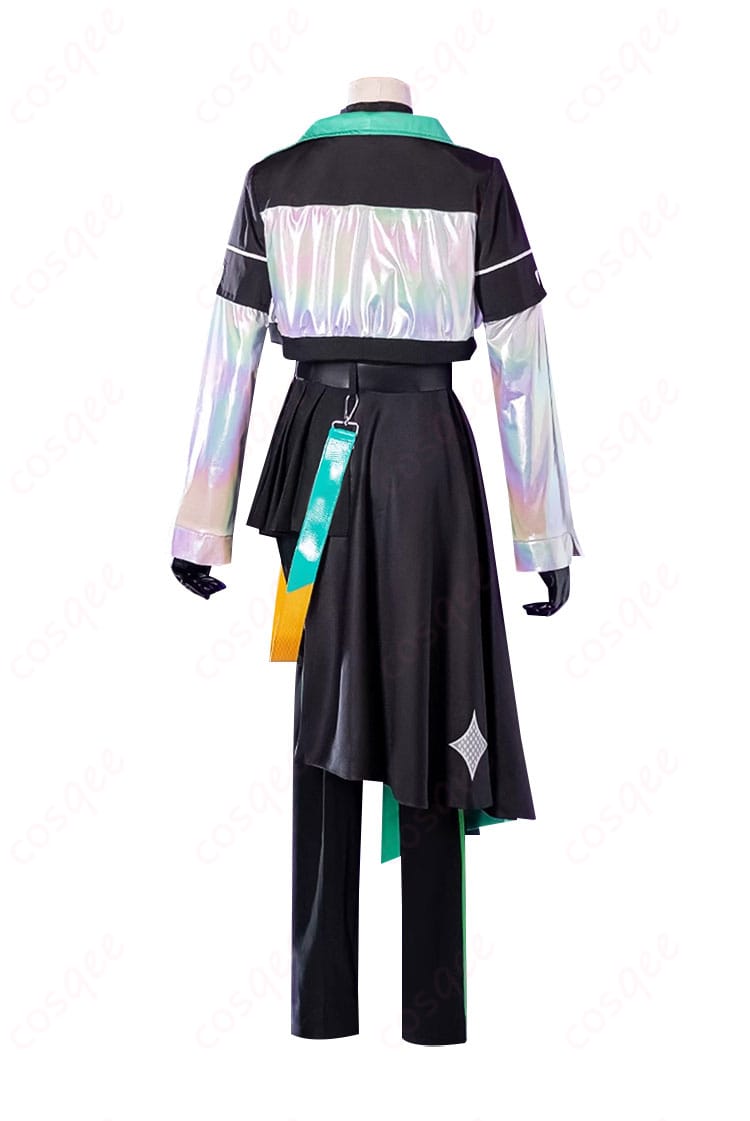 草薙寧々の背面ビュー、サイバーパンクデッドボーイコスプレ衣装の詳細を確認。