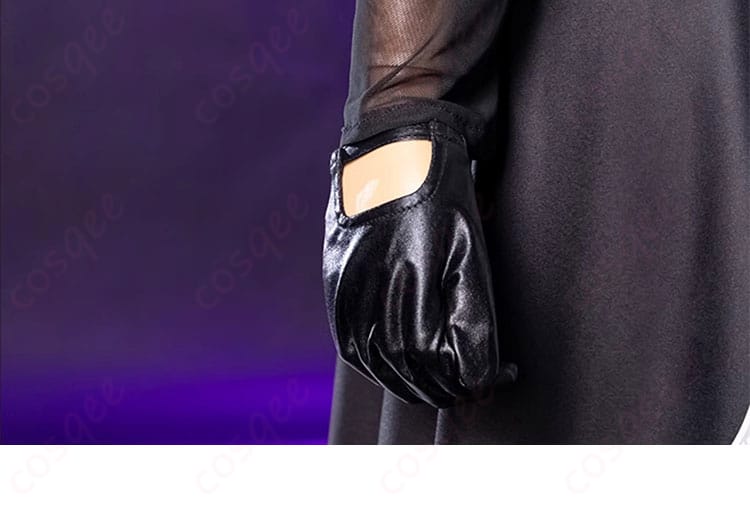 草薙寧々のコスプレ衣装に含まれる手袋の装飾ディテール。