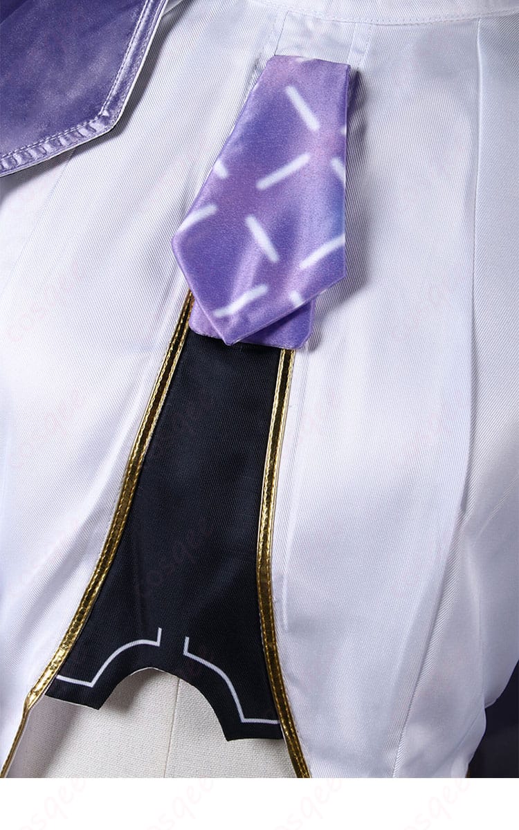 シュエンの胸前に施された美しい装飾と領結のアップ。