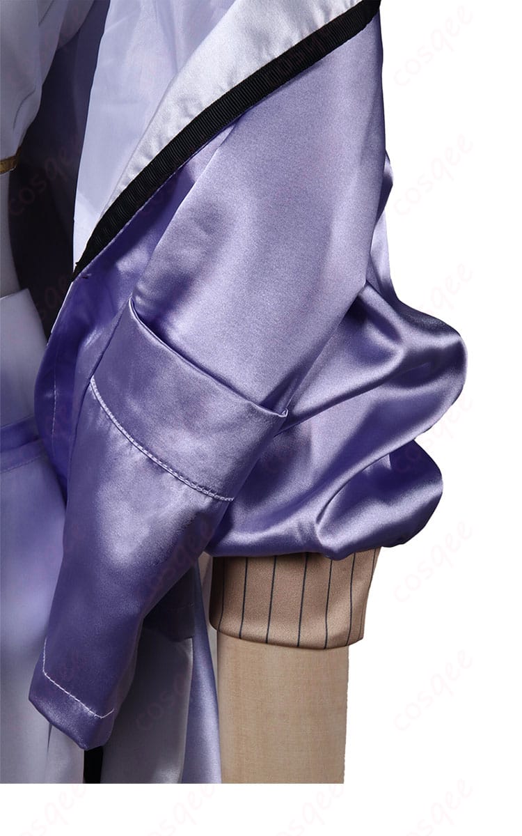 シュエンのコスプレ衣装の袖の装飾。精密なデザインが特徴。