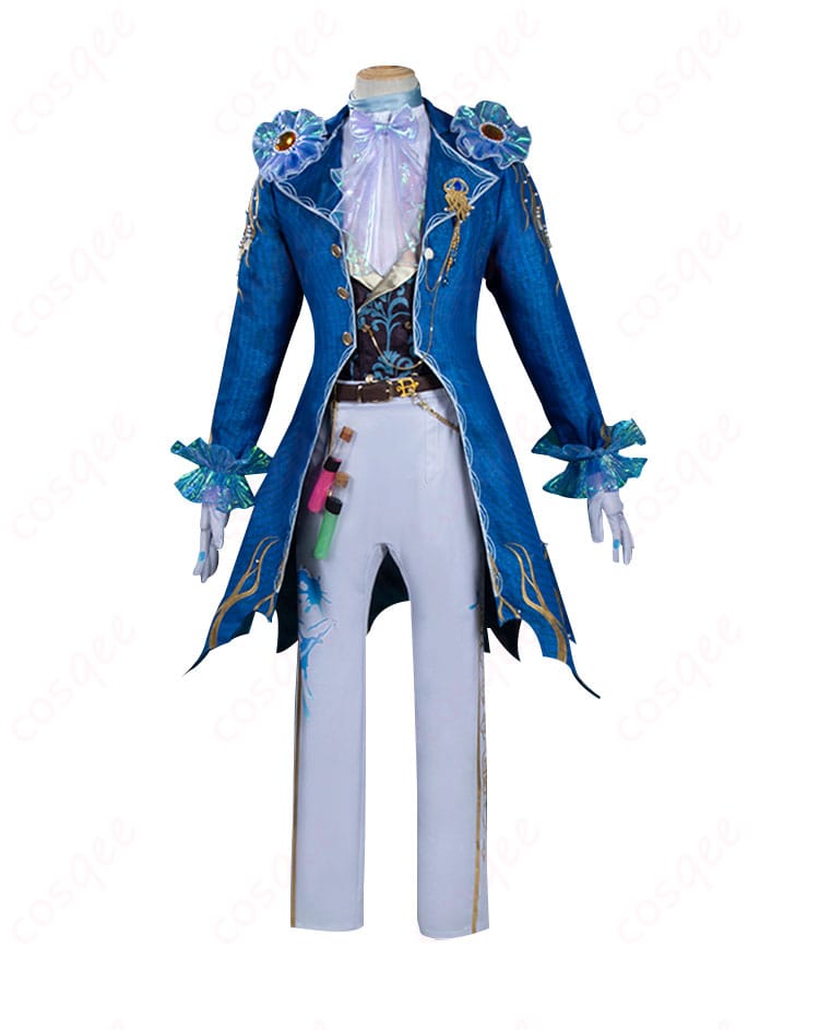 コスプレ衣装の側面ビュー。肩や腰の部分に施された装飾がよくわかります