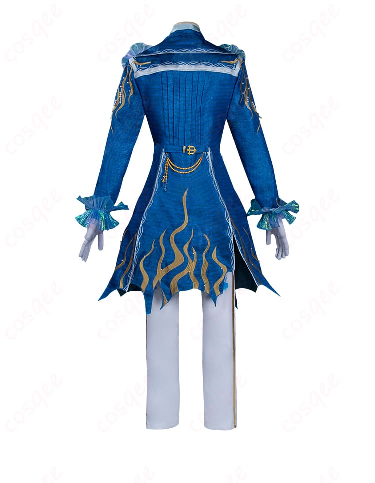 コスプレ衣装の肩袖部分の装飾。細かなデザインと刺繍が際立つディテール