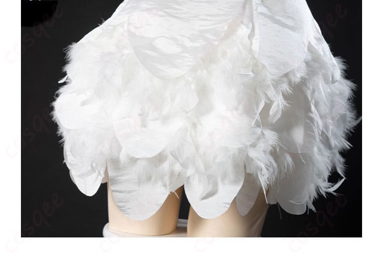 カジノドレスのスカート装飾。華やかなアクセントが印象的。