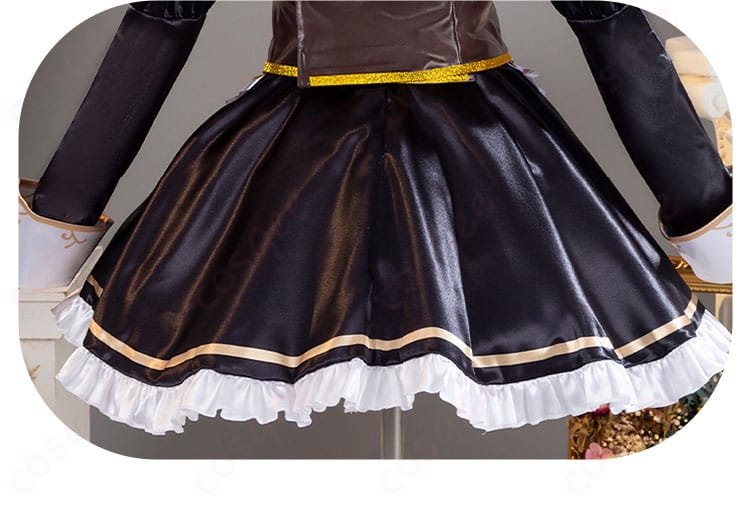 スカートの背面の装飾詳細画像。背面にも美しい装飾が施されています。