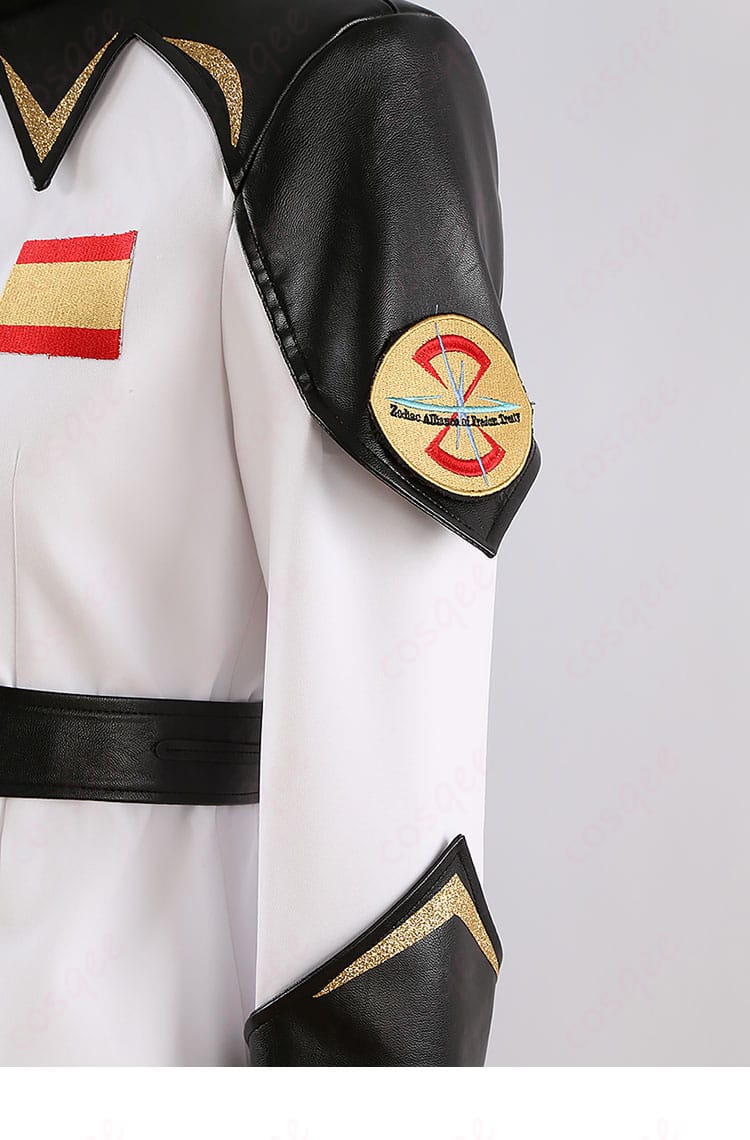 イザーク・ジュール コスプレ衣装の左肩の装飾細部。肩のデザインを強調。