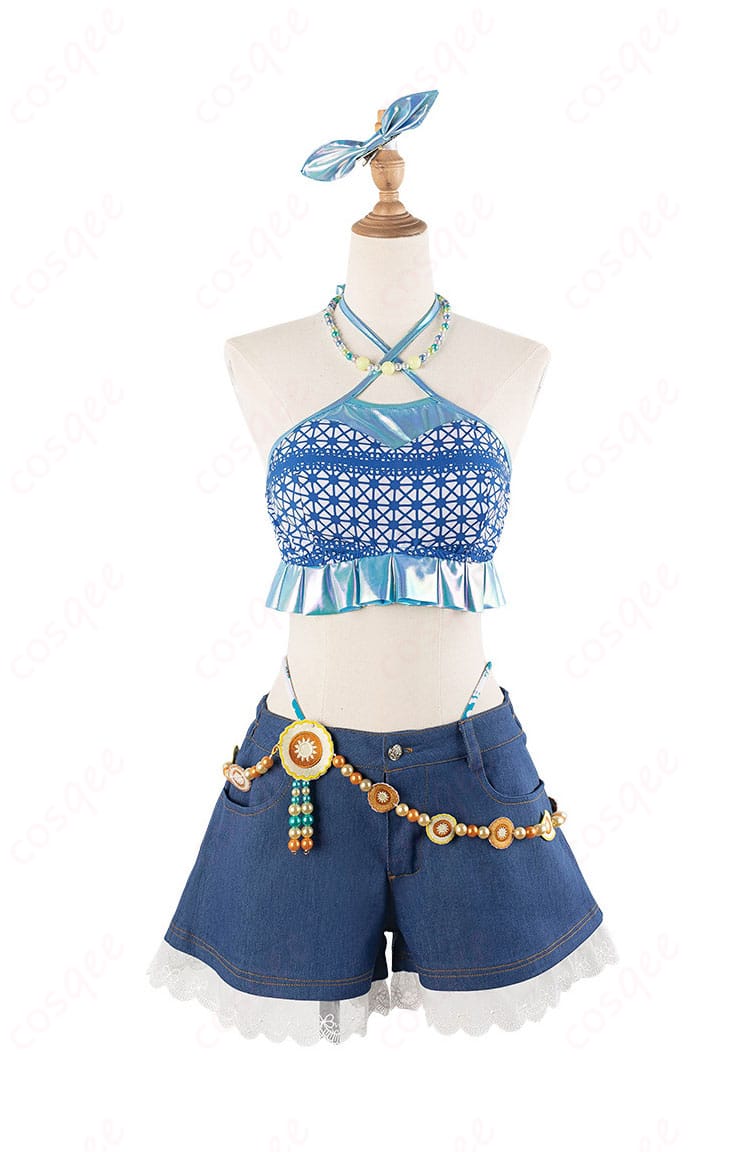 内搭服装の前面、衣装とともに美しく再現された細部