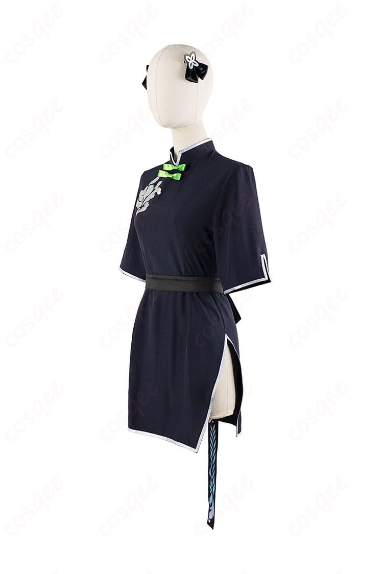 春原シュン(幼女)のコスプレ衣装、左側からの画像