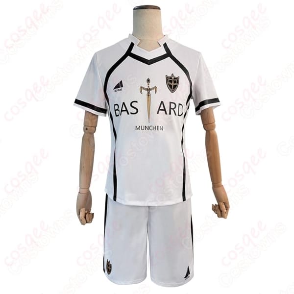 ブルーロック ミヒャエル・カイザーのユニフォーム風コスプレで躍動感ある一枚を