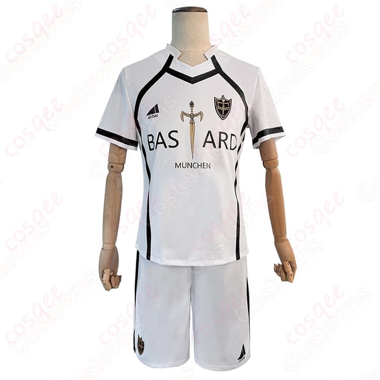 ブルーロック ミヒャエル・カイザーのユニフォーム風コスプレで躍動感ある一枚を - 1枚目の画像