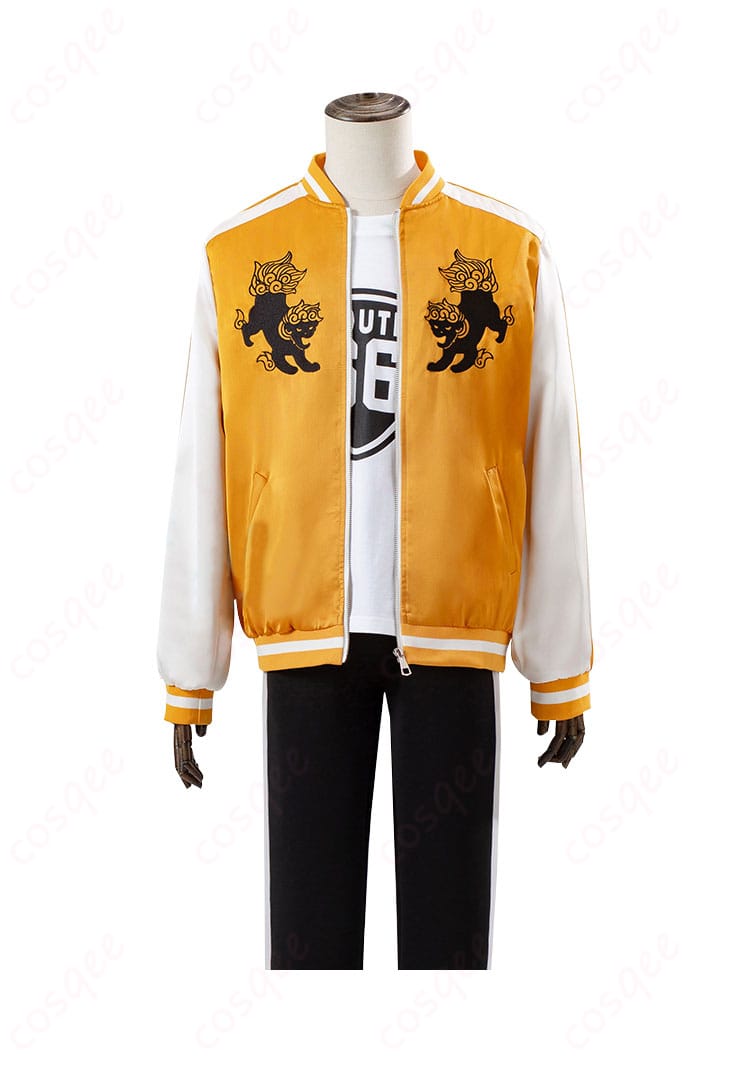 兎耳山丁子のコスプレ衣装(スカジャン、Tシャツ、ズボン)正面のディテール。