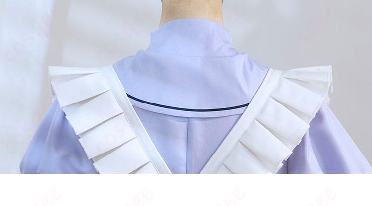 服の後ろ部分の装飾。リアルなデザインと高い品質を感じさせます。