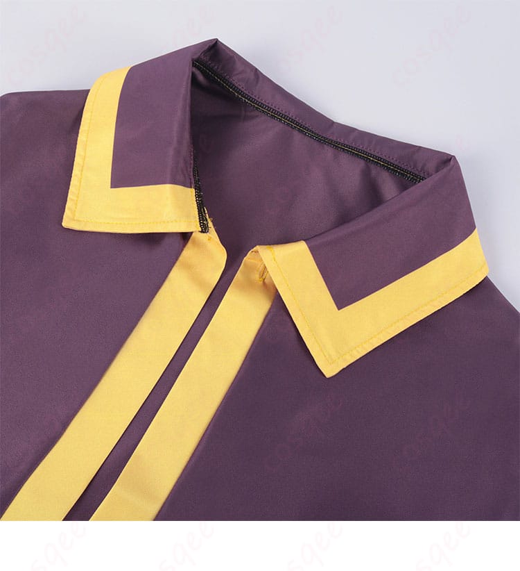 外套の襟の装飾細部。高級感ある素材とディテールで、キャラクターの特徴を再現。