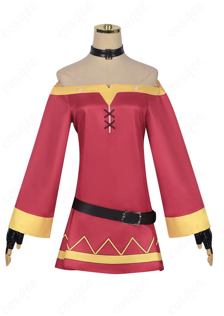 内側の服の前面ディテール。精密な縫製とデザインで、完成度の高い衣装を実現。