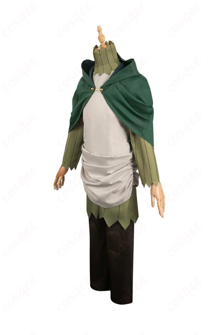 ミスルンのコスプレ衣装を側面から見た画像。美しいシルエットとディテールが引き立っています。