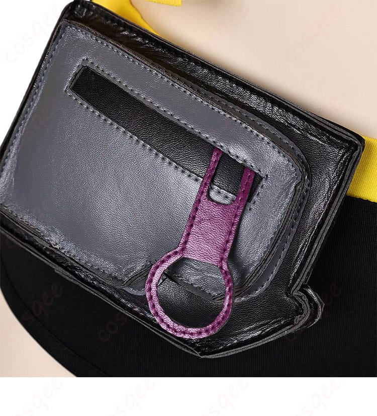 コスプレ衣装のウエストポーチの装飾詳細。細部まで丁寧に作られており、キャラクターの特徴を強調します。