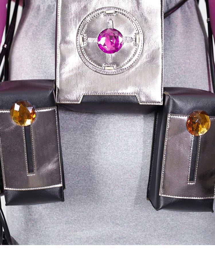 コスプレ衣装の腰間の装飾ディテール。高級感ある仕上がりで、キャラクターの特徴が反映されています。