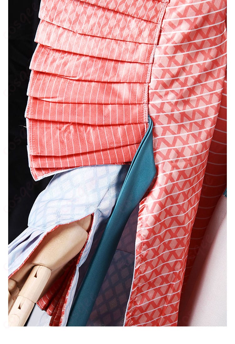 ビアンカ コスプレ衣装 衣袖・衣摆装飾細部。衣袖と衣摆部分の装飾の美しいディテールが確認できる画像。