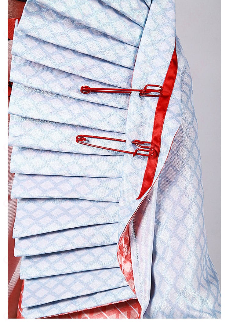 ビアンカ コスプレ衣装 衣領装飾細部。衣領部分の細かなデザイン装飾をしっかりと見せる画像。