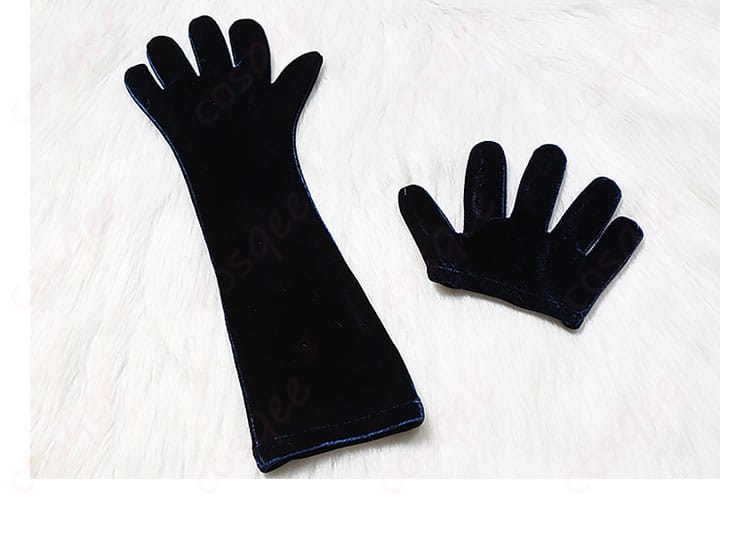 手袋の装飾細部。ミジ(MIZI)のコスプレ衣装の手袋デザインをクローズアップ。