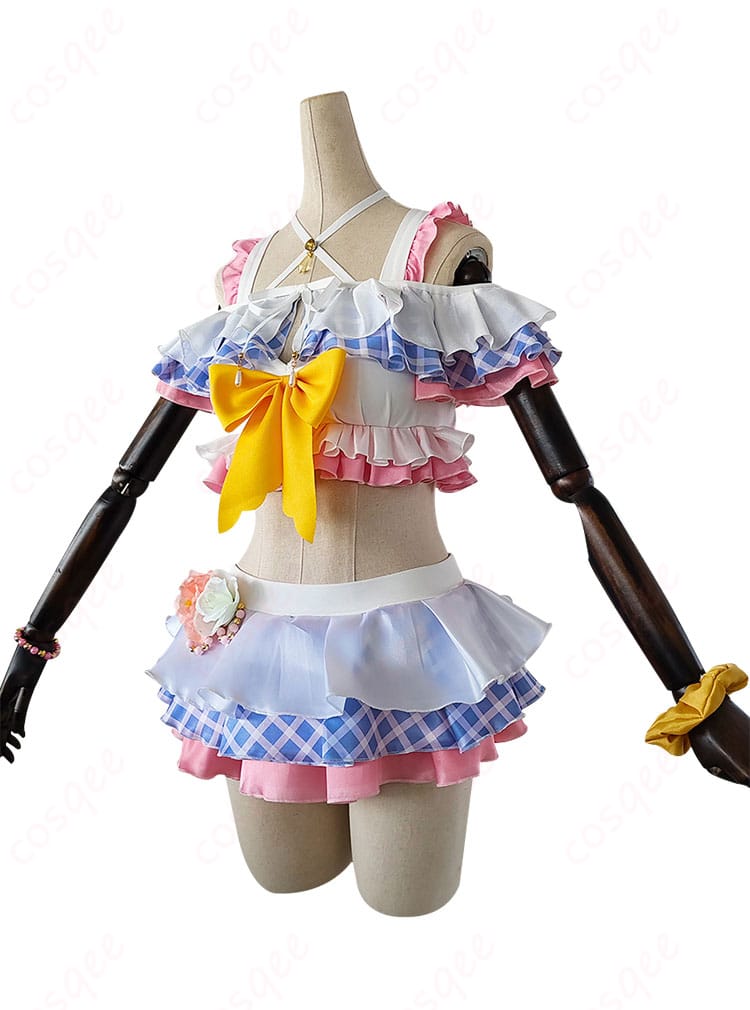 南ことりコスプレ衣装の側面。立体感あるデザインが美しく、キャラクターの特徴を引き立てます。