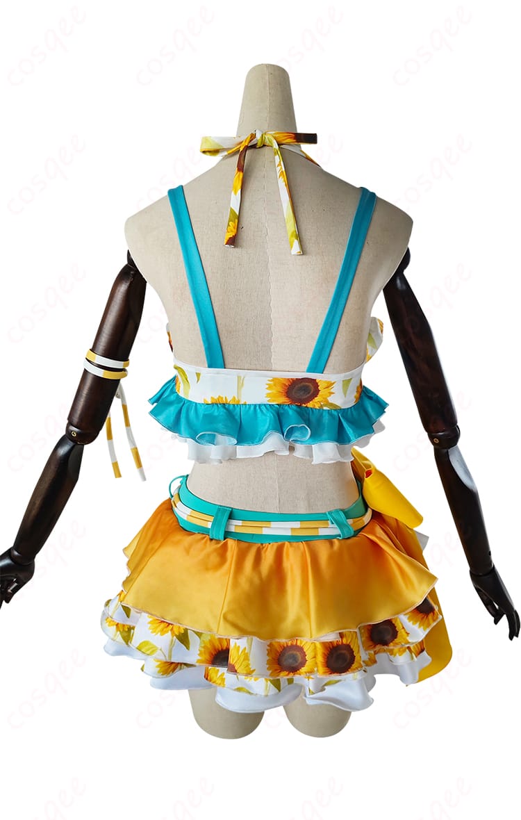 商品背面の写真。星空凛のコスプレ衣装の背面デザインが見られます。背中部分のデザインも忠実に再現されています。