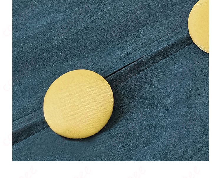 ギーマ コスプレ衣装の門襟のボタン装飾。細部にまでこだわったクオリティ。