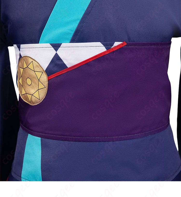 腰封装飾の細部。薬売りコスプレ衣装に特徴的な腰のデザインとアクセサリーが美しく再現されている。