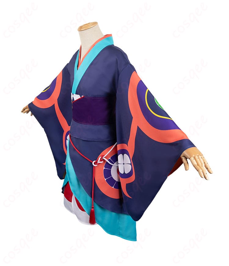 商品左側面のコスプレ衣装画像。背部のデザインがよく見える角度で撮影された写真。