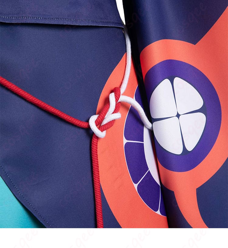 服装の全体的な装飾ディテール。花模様や刺繍、色合いの美しさが際立つ部分を強調。