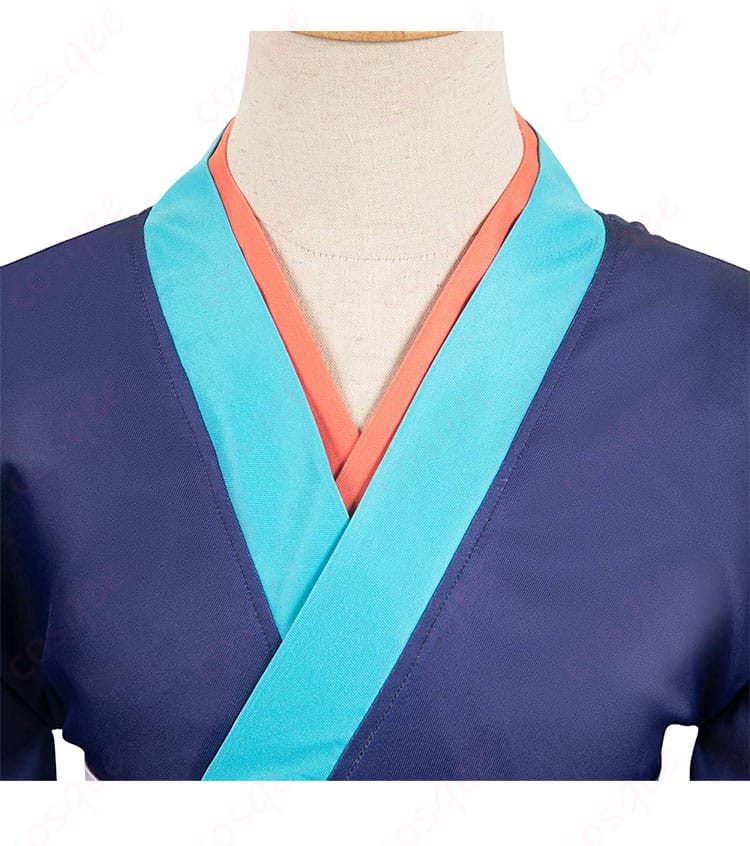 服装の領口部分の装飾ディテール。薬売りコスプレ衣装の美しい刺繍とデザインが際立つ。