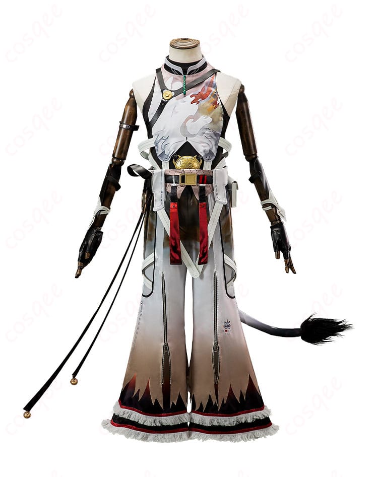 正面から見た「凌陽」コスプレ衣装。ディテールにこだわったデザイン。