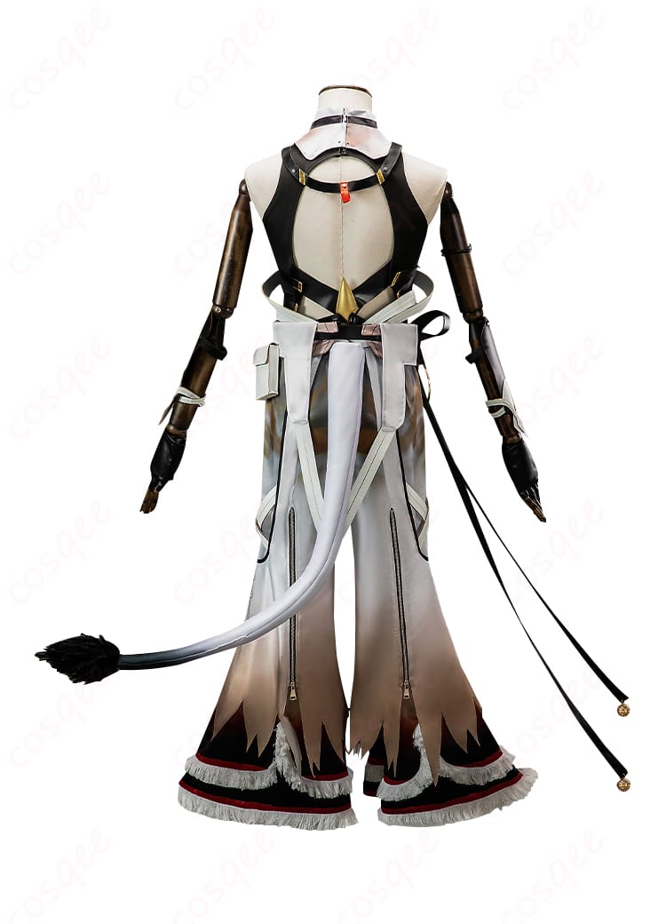 背面から見た「凌陽」コスプレ衣装。背中のデザインが際立っています。