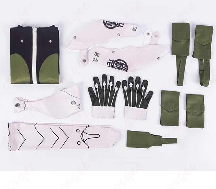 コスプレ衣装のセット内容を展示。ジャンプスーツ、手袋、ポーチなどが含まれています。