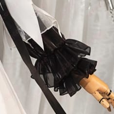 アークナイツ テレジアの荘厳な装いを楽しむコスプレ衣装｜写真映えと装飾美が魅力 - 3枚目の画像（サムネイル）