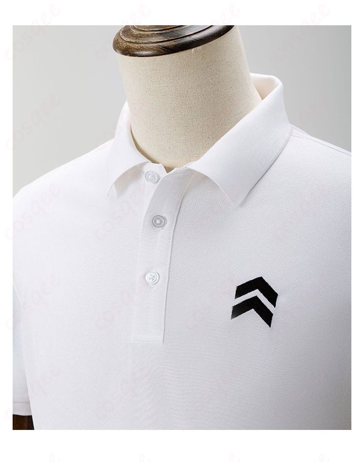 雨宮蓮 コスプレ衣装 胸前のロゴと刺繍装飾。精緻な作りで、キャラクターの特徴を忠実に表現。