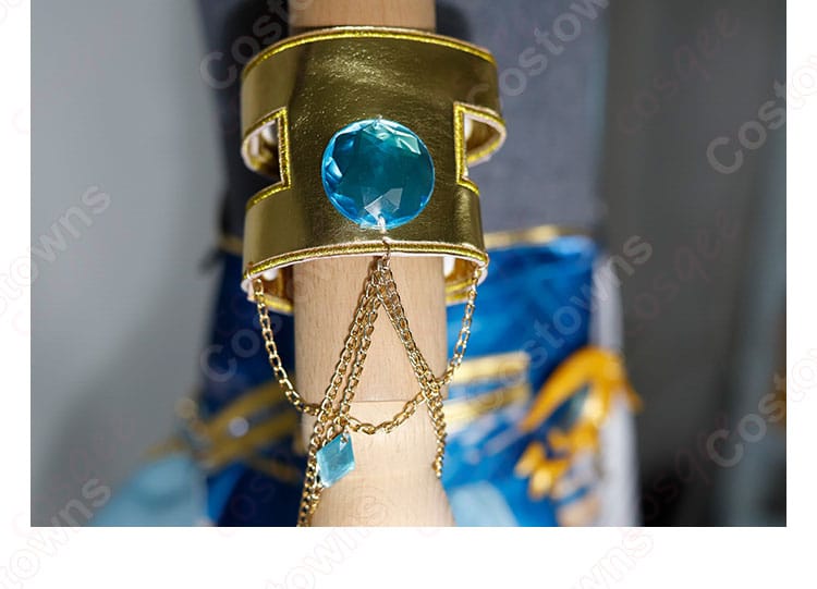 右腕装飾の細部、ホムラの右腕のデザインに焦点を当てて