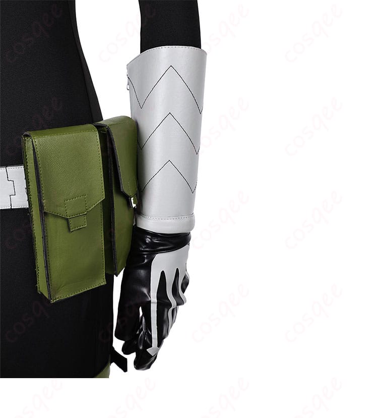 亜白ミナ コスプレ衣装の腰左側装飾ディテール。ウエストポーチとホルスターのしっかりとした作りが魅力。