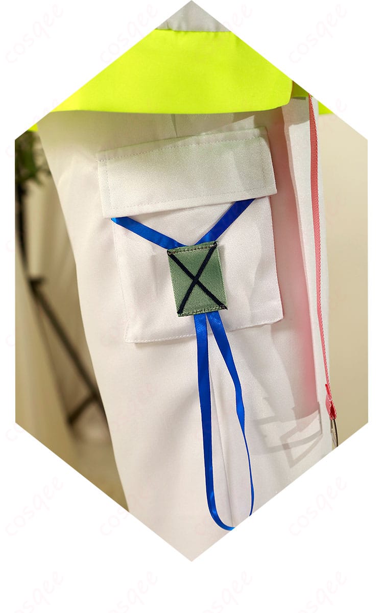 パンツの足元装飾細部画像。コスプレ衣装のズボンや足元のディテールを展示する画像。