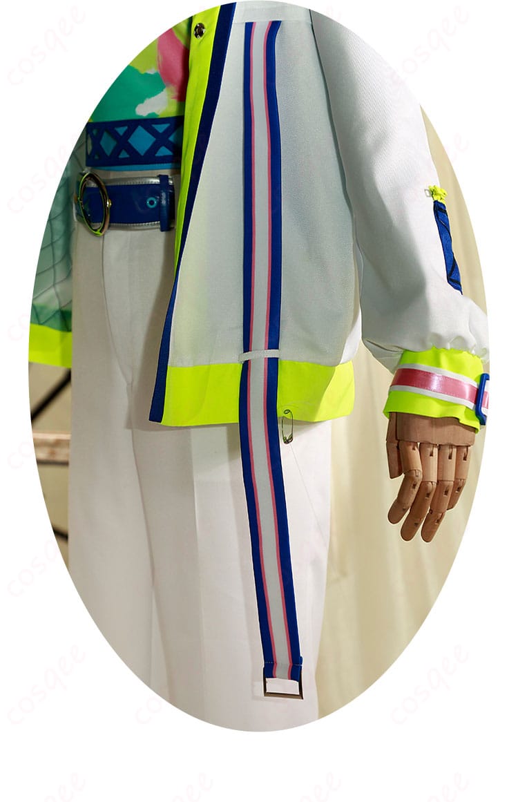 衣摆、衣袖の装飾細部画像。コスプレ衣装の袖と裾部分の装飾ディテールに焦点を当てた写真。