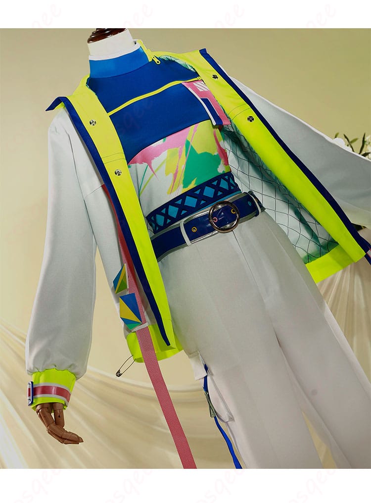 服装装飾の細部画像。紫之創、春川宙、真白友也、朱桜司の衣装の装飾に焦点を当てたディテール写真。