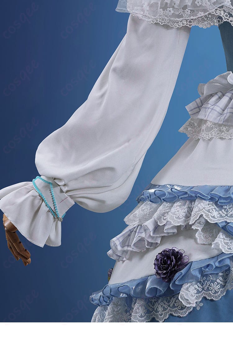 エマ・ウッズのコスプレ衣装の衣袖部分の装飾。細やかなディテールが美しいです。