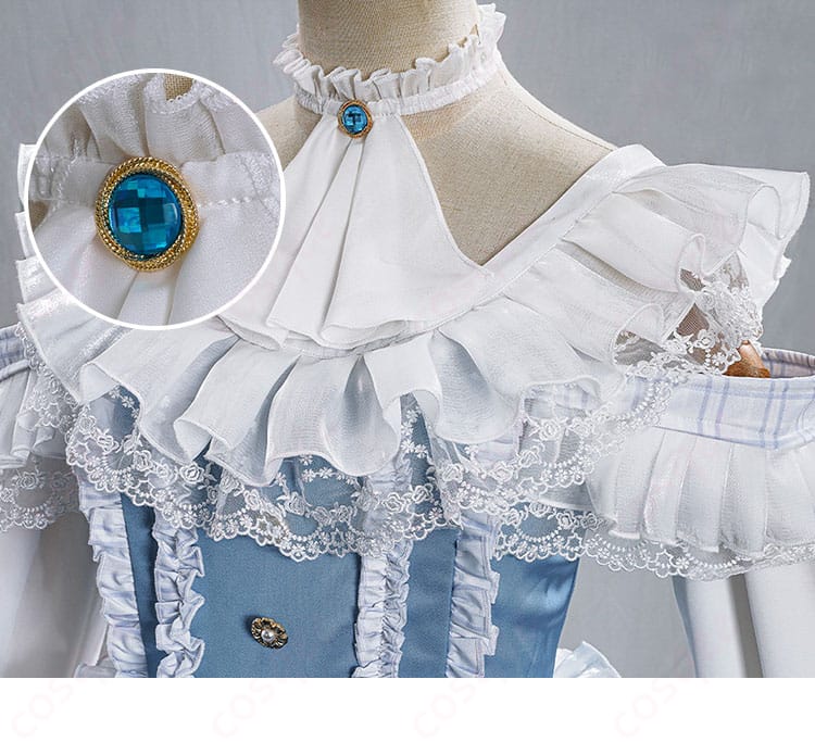 エマ・ウッズのコスプレ衣装に付属する首飾りの美しいディテール。アクセントとして完璧です。