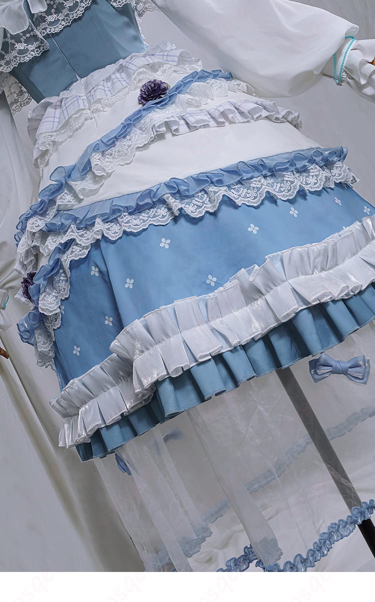 エマ・ウッズのコスプレ衣装のスカート背面の装飾。シンプルでありながら美しいデザイン。