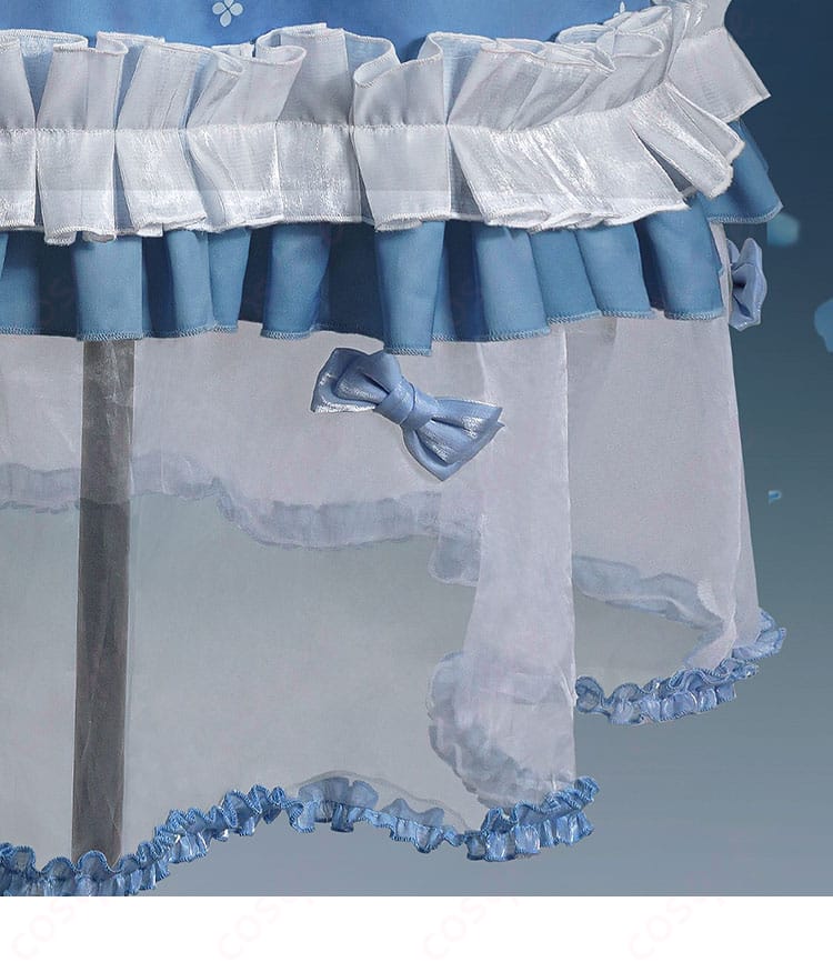 エマ・ウッズのコスプレ衣装のスカート下部の装飾。華やかで洗練されたデザインです。