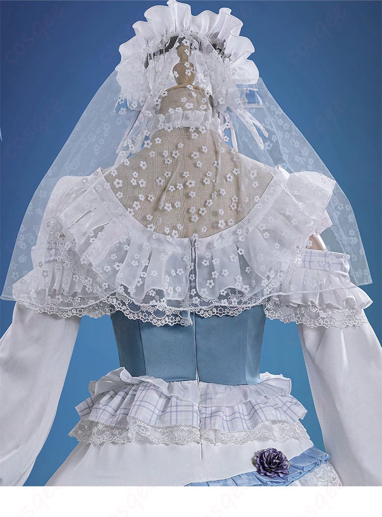 エマ・ウッズのコスプレ衣装の背面ディテール。背中のデザインが忠実に再現されています。