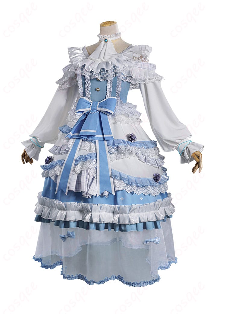 エマ・ウッズのコスプレ衣装の側面。スムーズなシルエットとデザインの全体像が見て取れます。