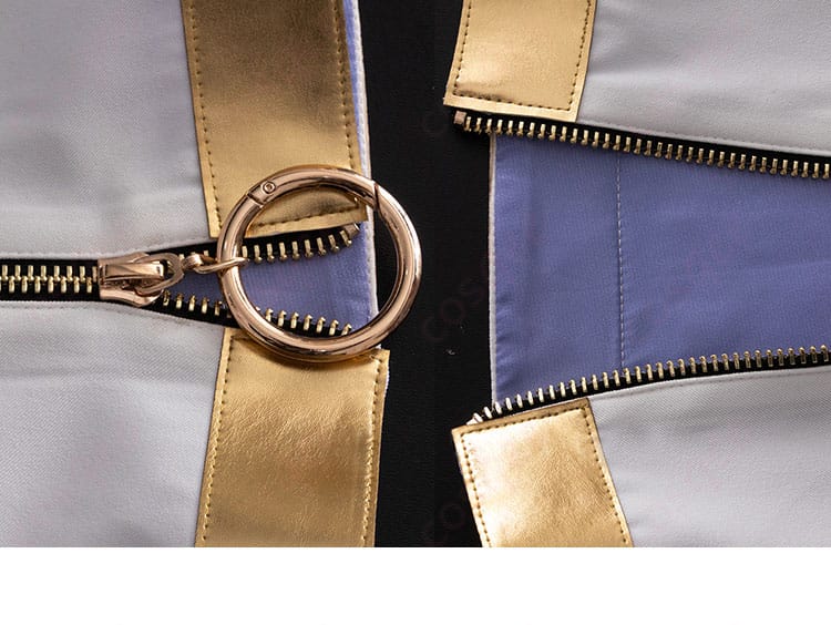 服装の衣链(チェーン)の装飾詳細。衣装の個性を引き立てる重要なアクセサリーです。