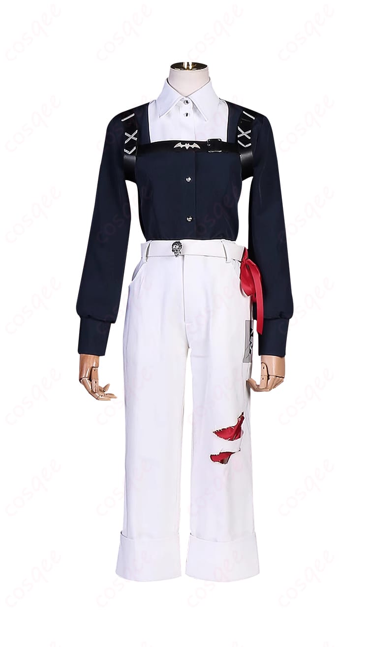 内搭服装の前面ディテール、細部まで丁寧に作り込まれた衣装