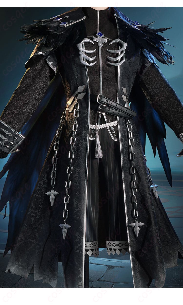 コスプレ衣装の装飾ディテール、衣装の繊細な刺繍や金属装飾が美しく再現されています。